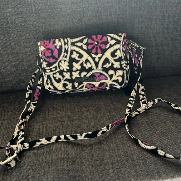 Vera Bradley crossbody/ wristlet - Picture 1 of 6